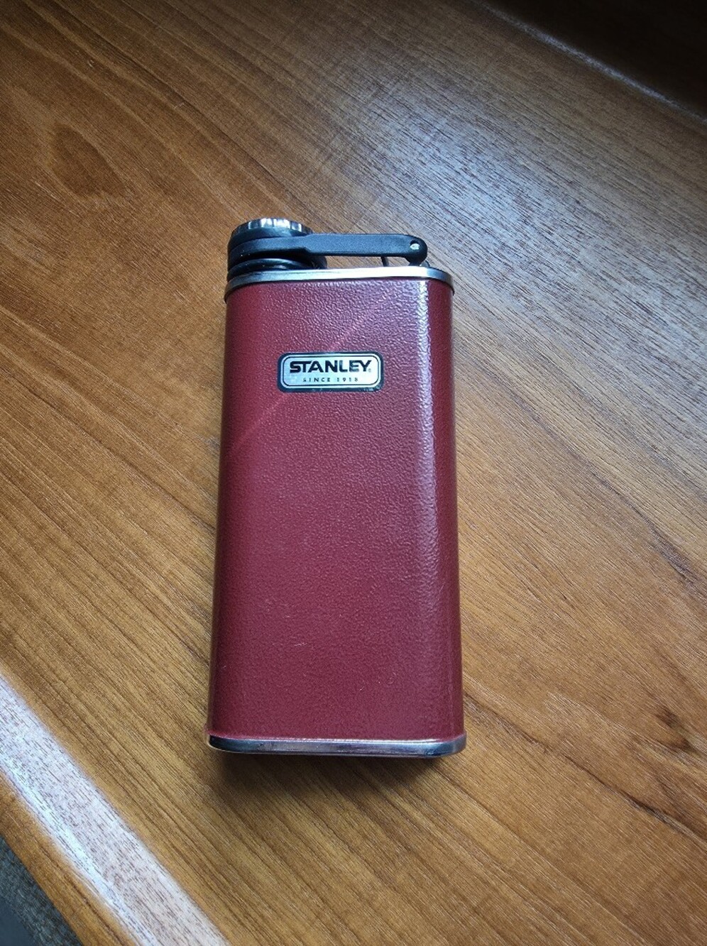 Stanley Tools Classic Flask 8oz-Hammertone Crimson